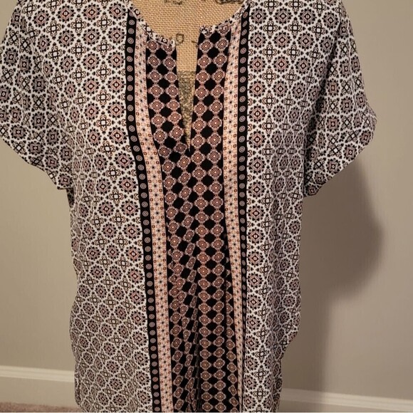 Max Studio Tops - NWOT Max Studio mixed print top